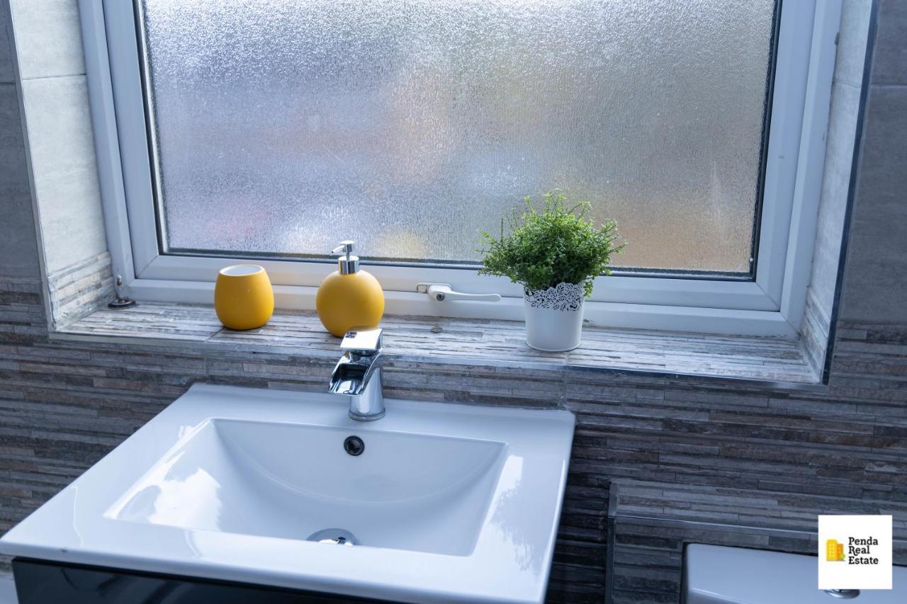 Penda Contractor And Leisure Guests Nottingham Villa Esterno foto