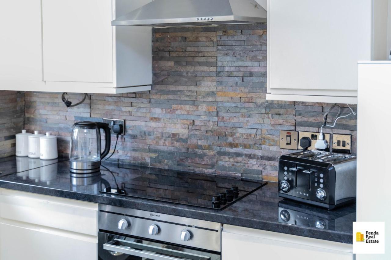 Penda Contractor And Leisure Guests Nottingham Villa Esterno foto